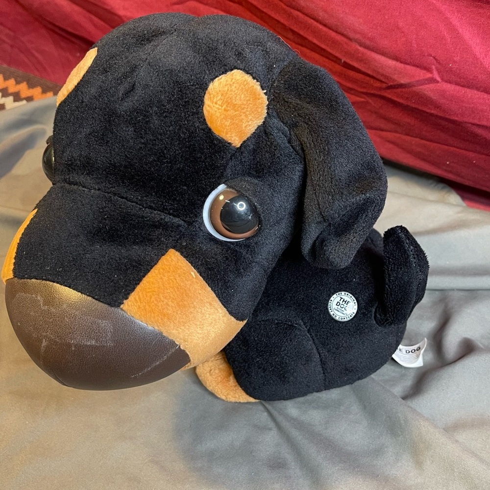 2003 The Dog Artlist Collection Stuffed Battery Operated Barking Doberman